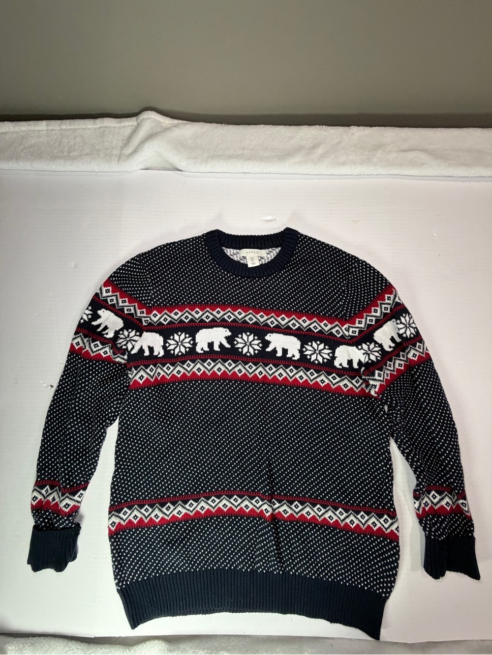 Vintage Men's Navy Crewneck Polar Bear Fair Isle Sweater